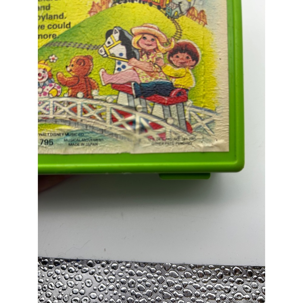 Vintage 1983 Fisher-Price Toyland Musical Radio 795 Green Wind Up Toy - Picture 7 of 10